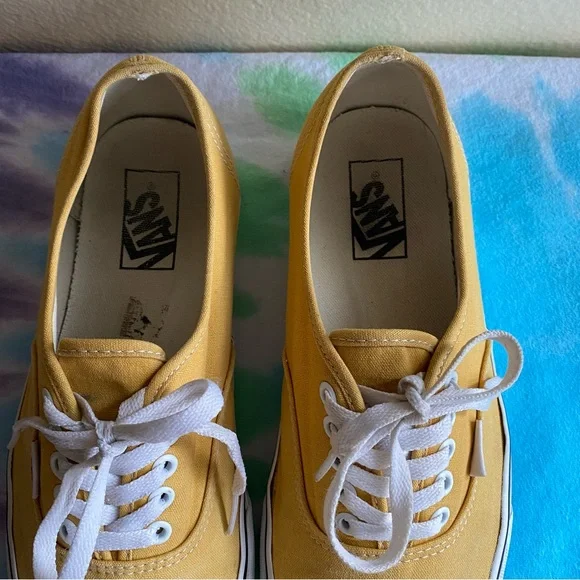 VANS Classic yellow lace up low tops - Picture 3 of 11